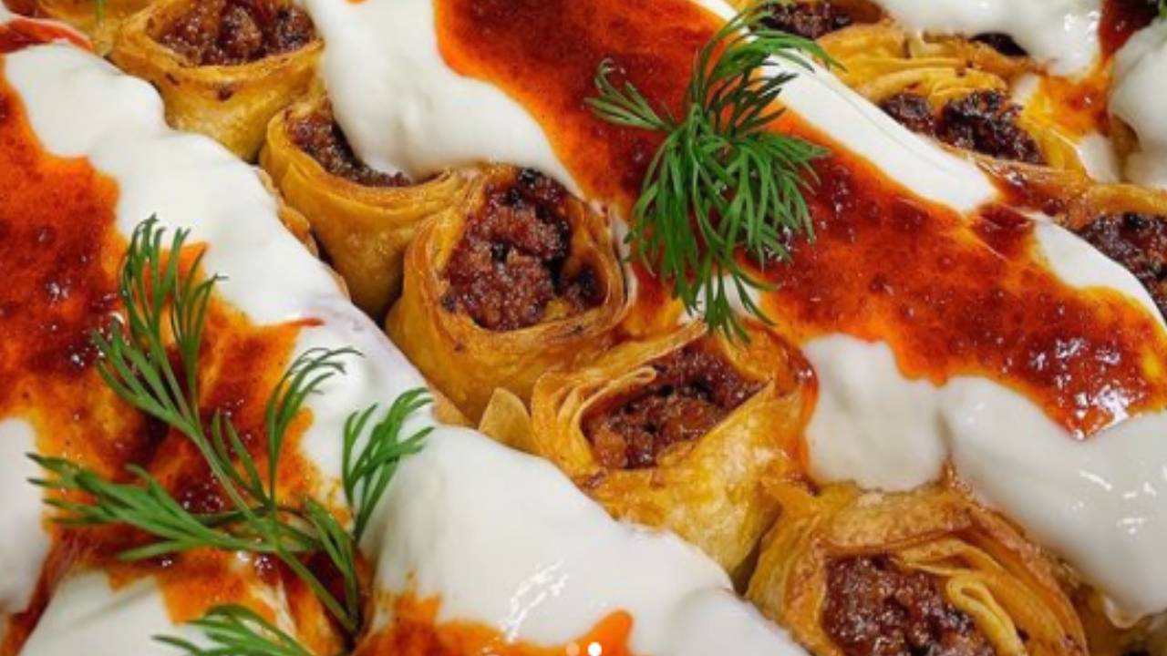 Hazır Yufkadan Mantı Yapmak İsteyenlere! İşte Fırında Kolay Tepsi Mantısı Tarifi