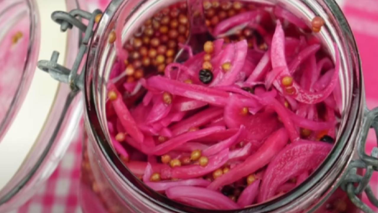 Kolay Soğan Turşusu Nasıl Yapılır? İşte Tam Bir Antibiyotik Kaynağı Kırmızı Soğan Turşusu Tarifi