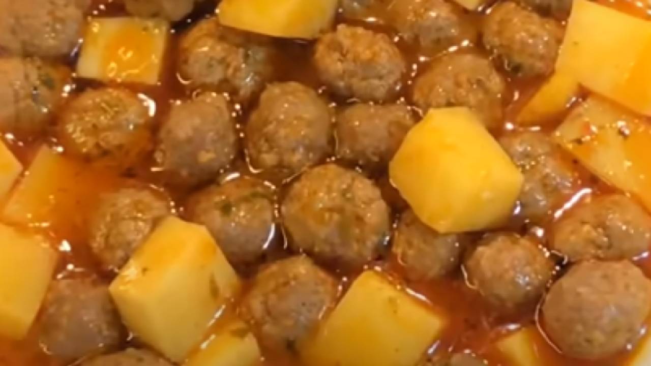 Dağılmayan Yumurtasız Sulu Köfte Nasıl Yapılır?
