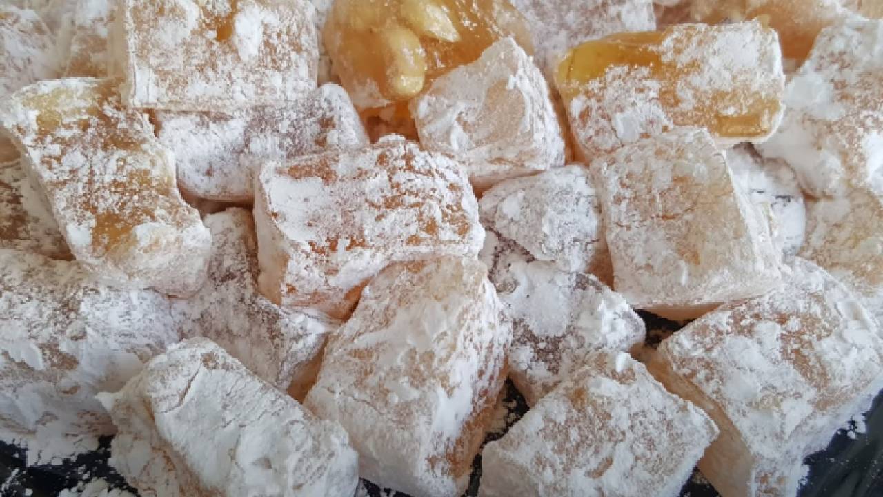 Lezzeti Kıvamı Hakiki Türk Lokumu Gibi! İşte Evde Fındıklı Limonlu Lokum Tarifi
