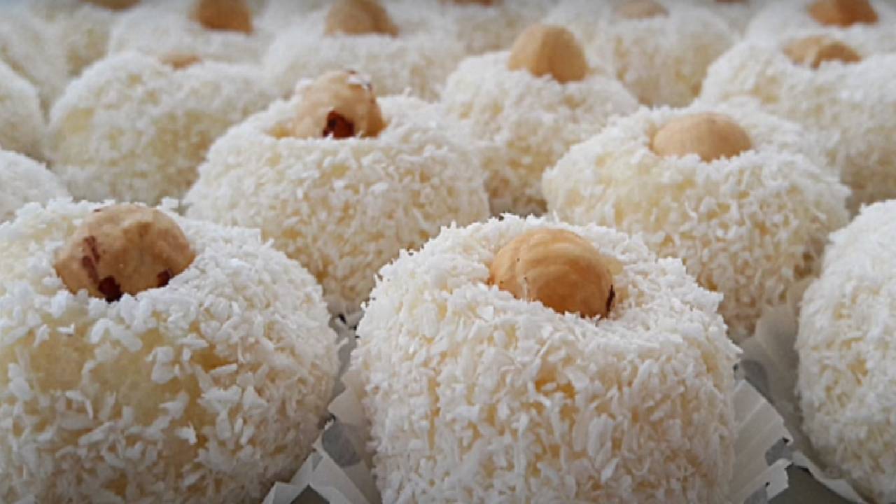 Fırınsız Tarif Arayanlara Aşırı Pratik ve Lezzetli Hindistan Cevizli İrmikli Toplar