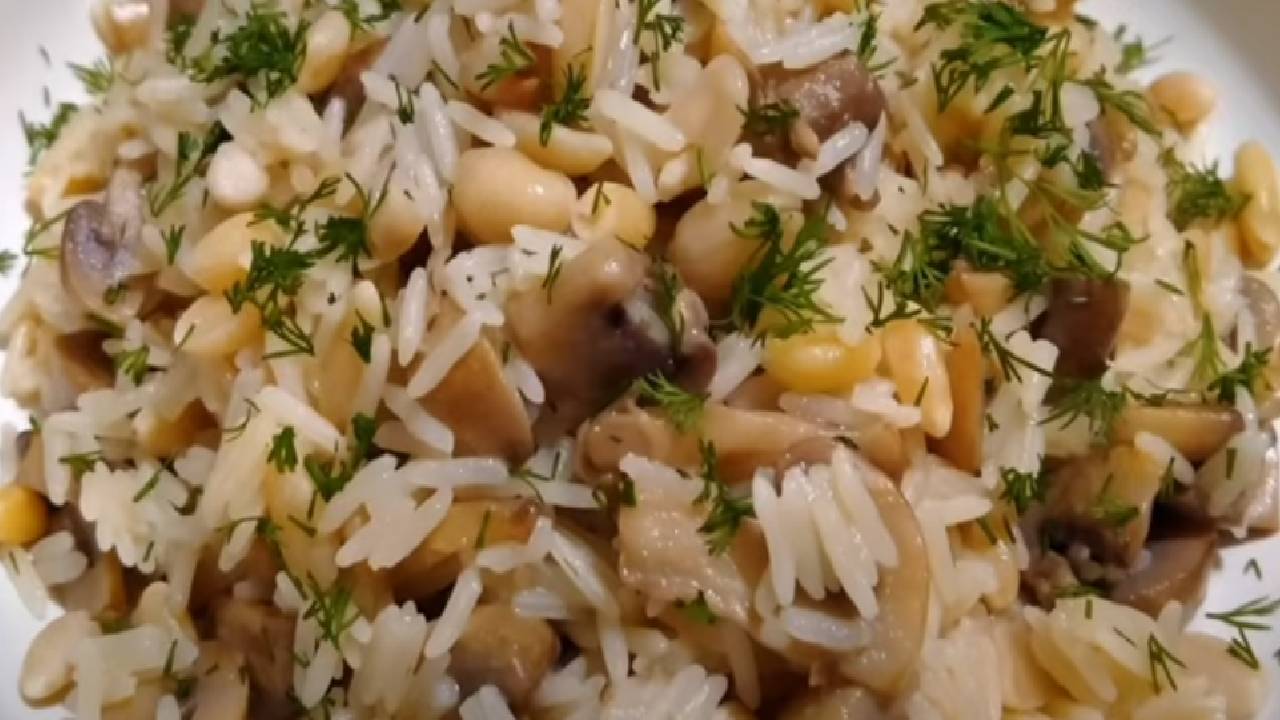 Tek Başına Bile Oldukça Doyurucu! Tane Tane Tam Kıvamında Mantarlı Pirinç Pilavı Tarifi