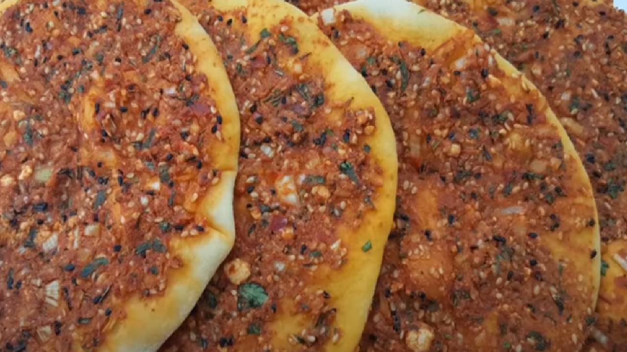 Hatay Usulü Fırında Biberli Ekmek Tarifi