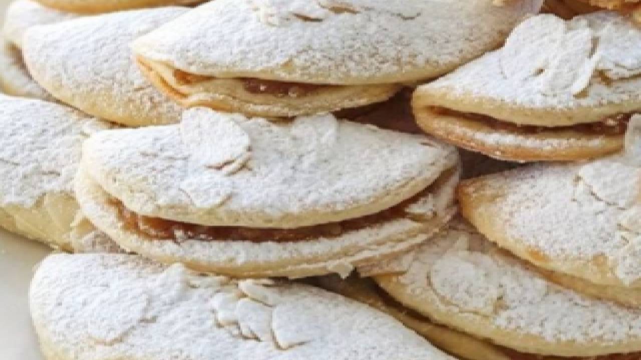 Pastane Usulü Bademli Elmalı Kurabiye Nasıl Yapılır?