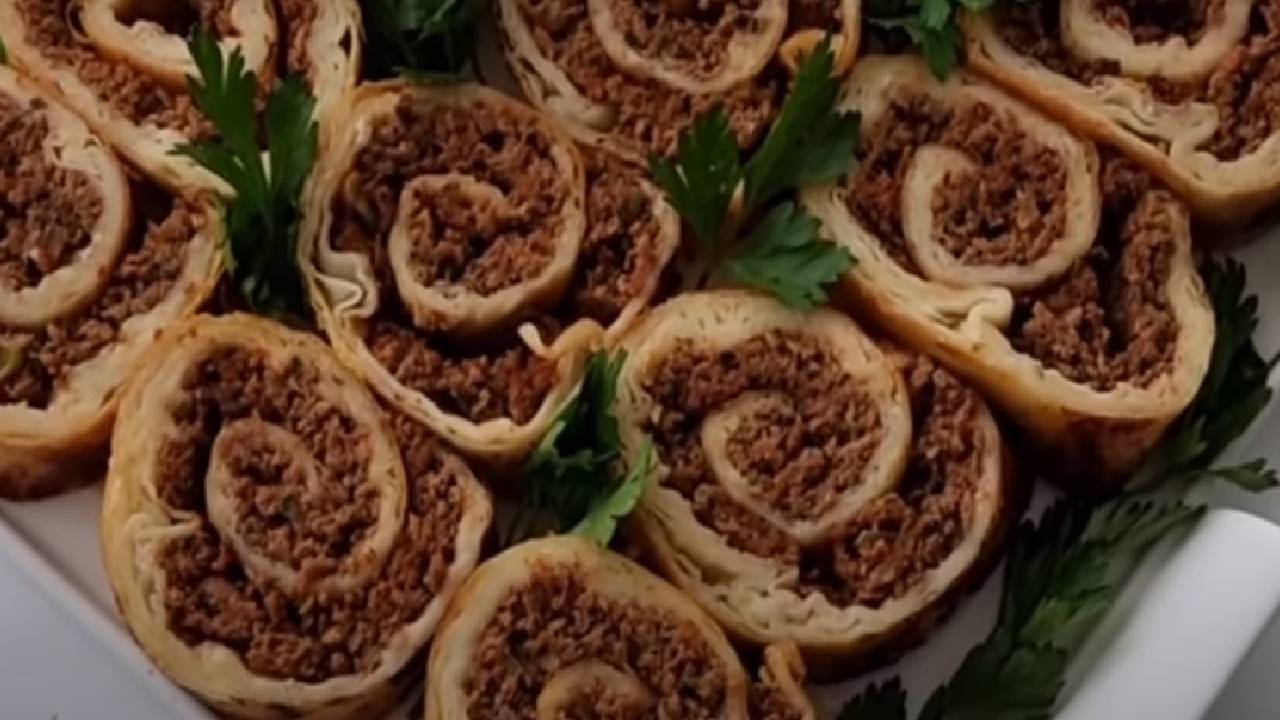 Rulo Lahmacun Börek Nasıl Yapılır? İşte Hazır Yufkadan Lahmacun Börek Tarifi