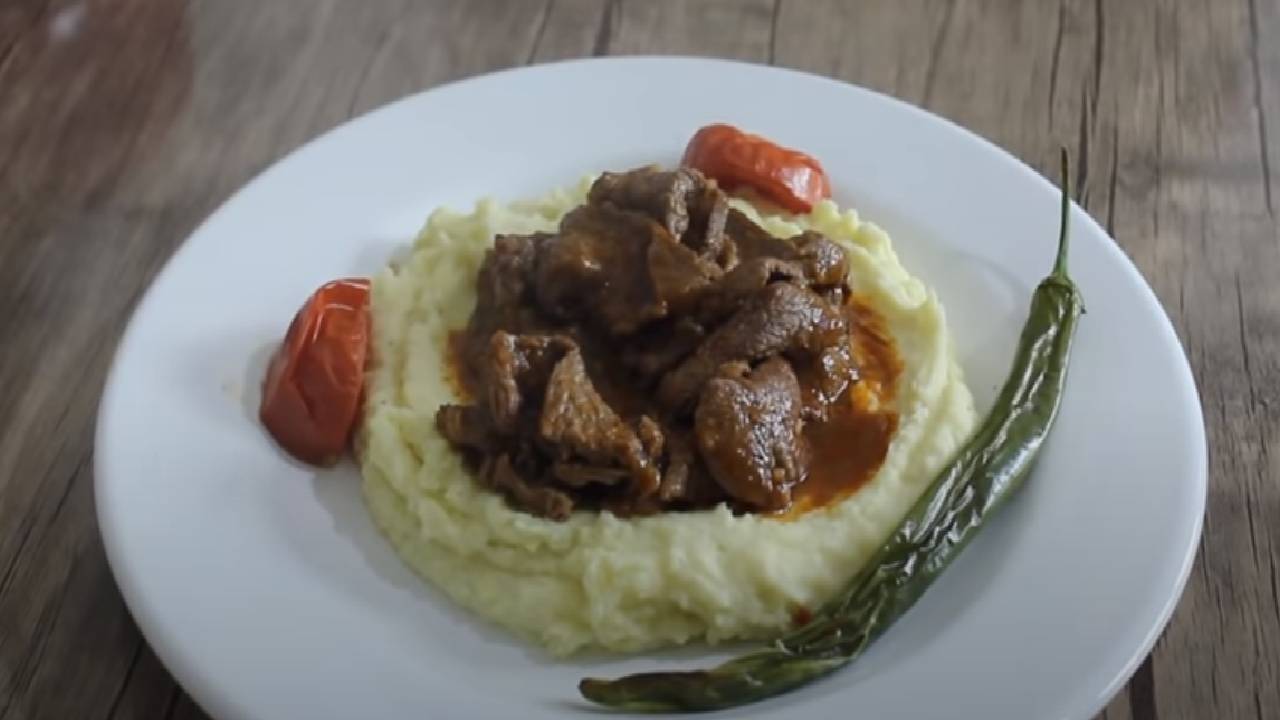 Patates Püreli Et Nasıl Yapılır? İşte Lokum Gibi Lezzetli Püreli Et Tarifi