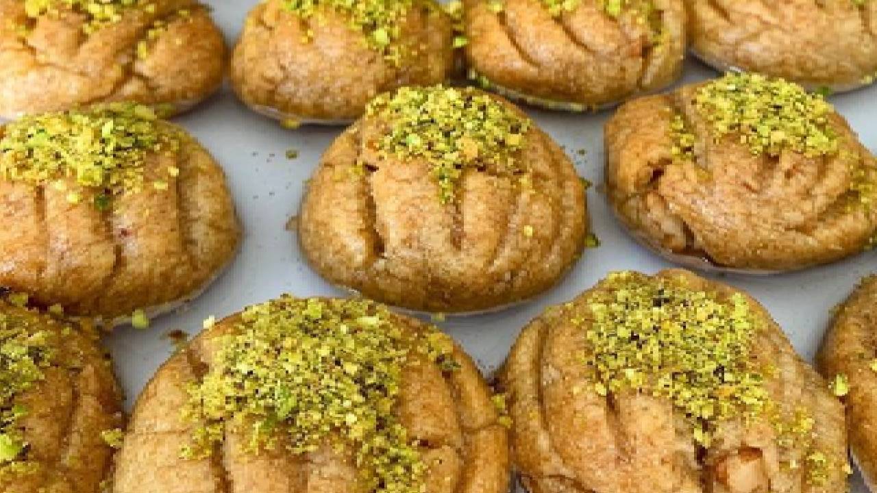 Şerbetli Tatlı Düşkünlerine Lezzetiyle Bir Adım Önde Tahinli Midye Tatlısı Tarifi
