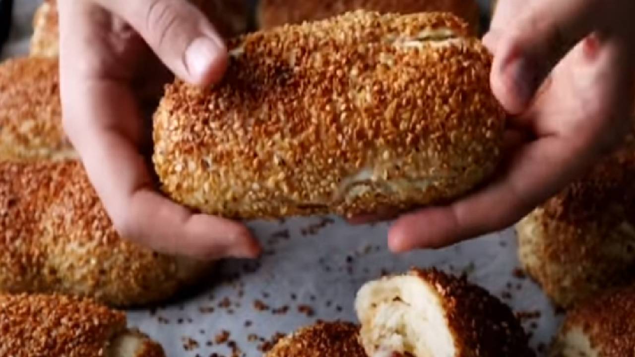 Kahvaltıya Ne Yapsam Diyenlere  Yumuşacık Simit Poğaça Tarifi