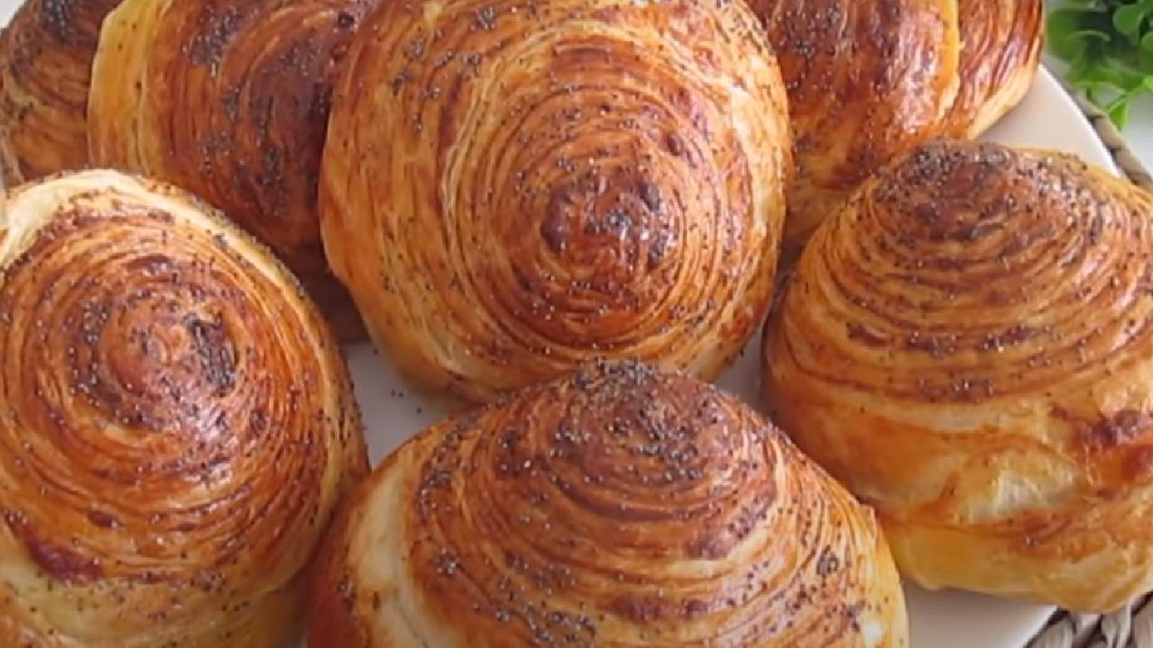 Tel Tel Dökülen Yumuşacık Katmer Poğaça Nasıl Yapılır, Tarif Nasıldır?