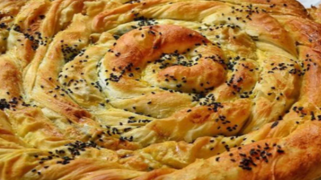 Çıtır Çıtır Havuçlu Pırasalı El Acması Mayasız Kol Böreği Tarifi