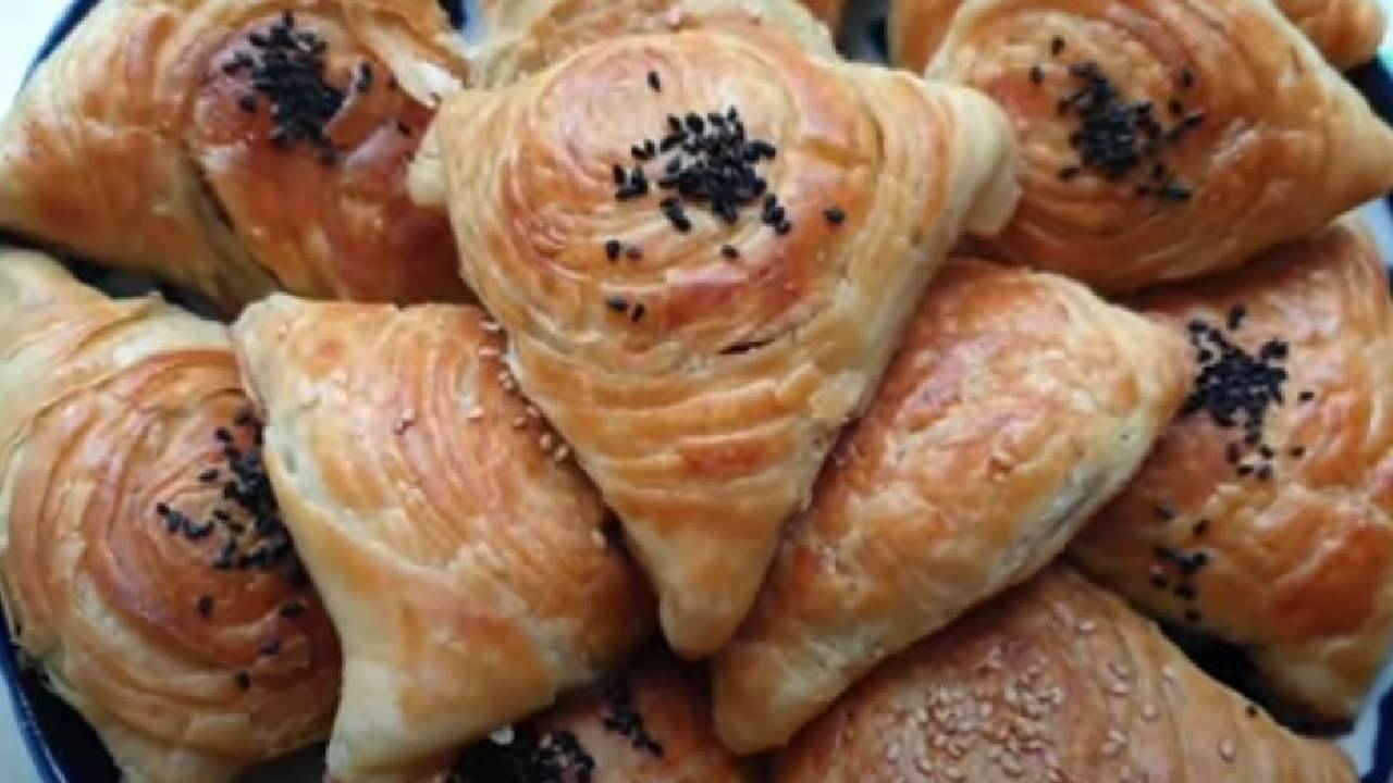 El Açması Kıymalı Orjinal Samsa Böreği Tarifi Nasıl Yapılır, Malzemeleri Nelerdir?