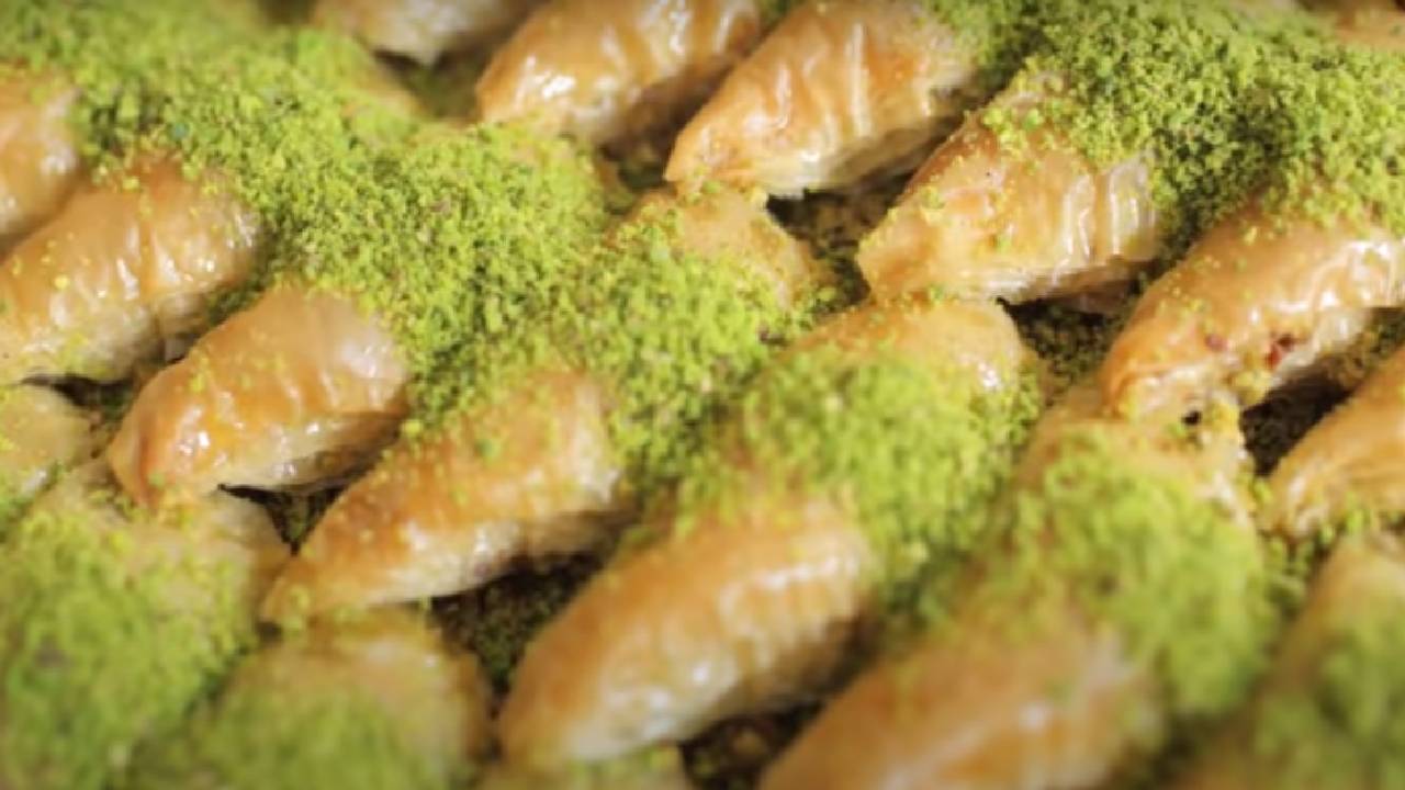 Hazır Baklava Yufkası İle Şöbiyet Nasıl Yapılır? Şöbiyetin içine ne konur?