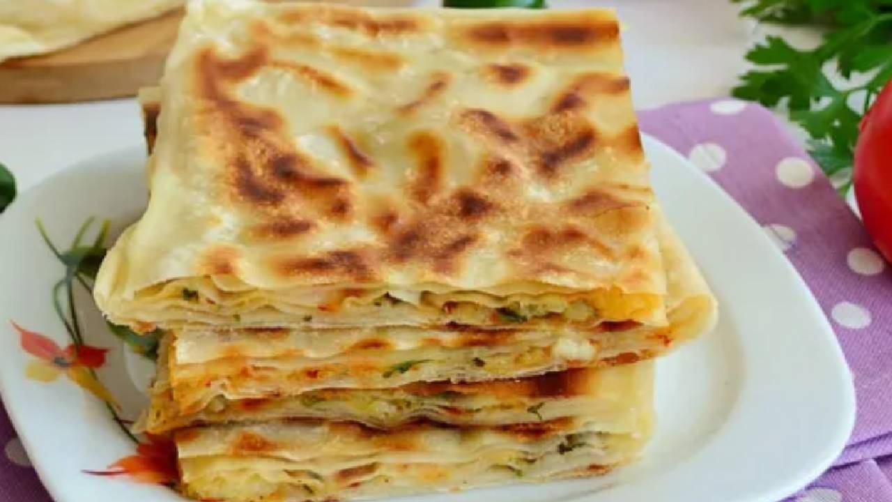 Yedikçe Yiyesiniz Gelecek! Cahide Sultan'dan Tavada El Açması Patatesli Katmer Tarifi