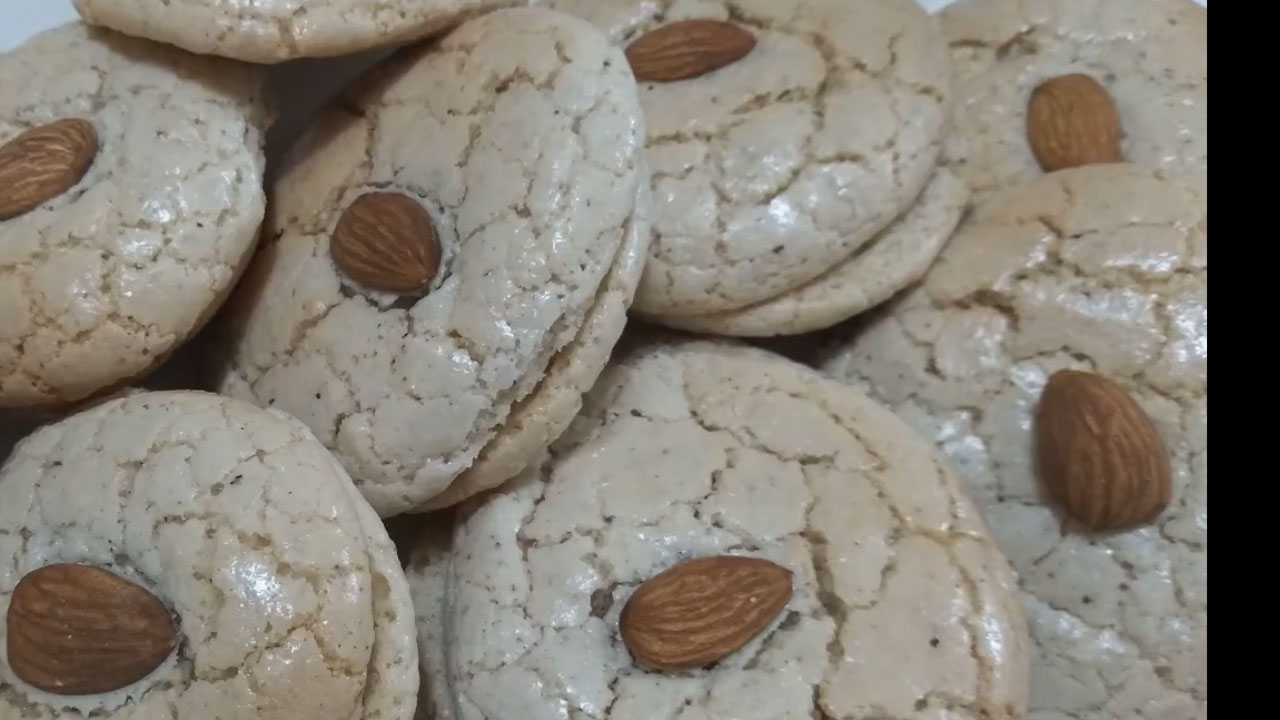 Sadece 3 malzeme ile yapılıyor! Tam ölçülü pastane usulü acıbadem kurabiyesi tarifi