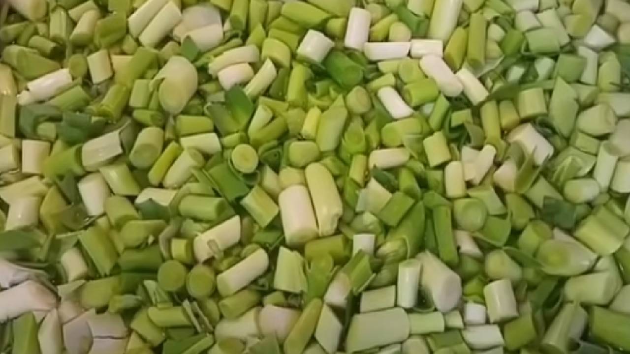 Anne Usulü Kolay ve Lezzetli Havuçsuz Pırasa Yemeği Tarifi