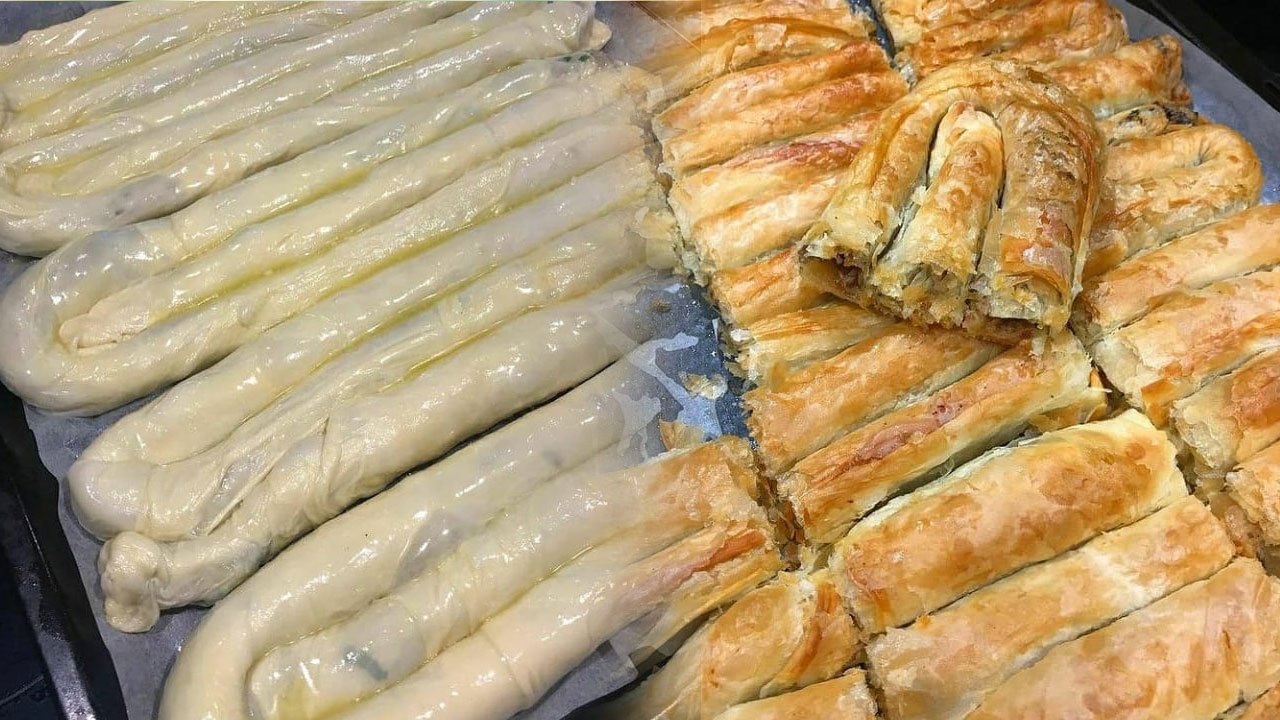El Açması Kıymalı Çarşaf Böreği Tarifi Nasıl Yapılır