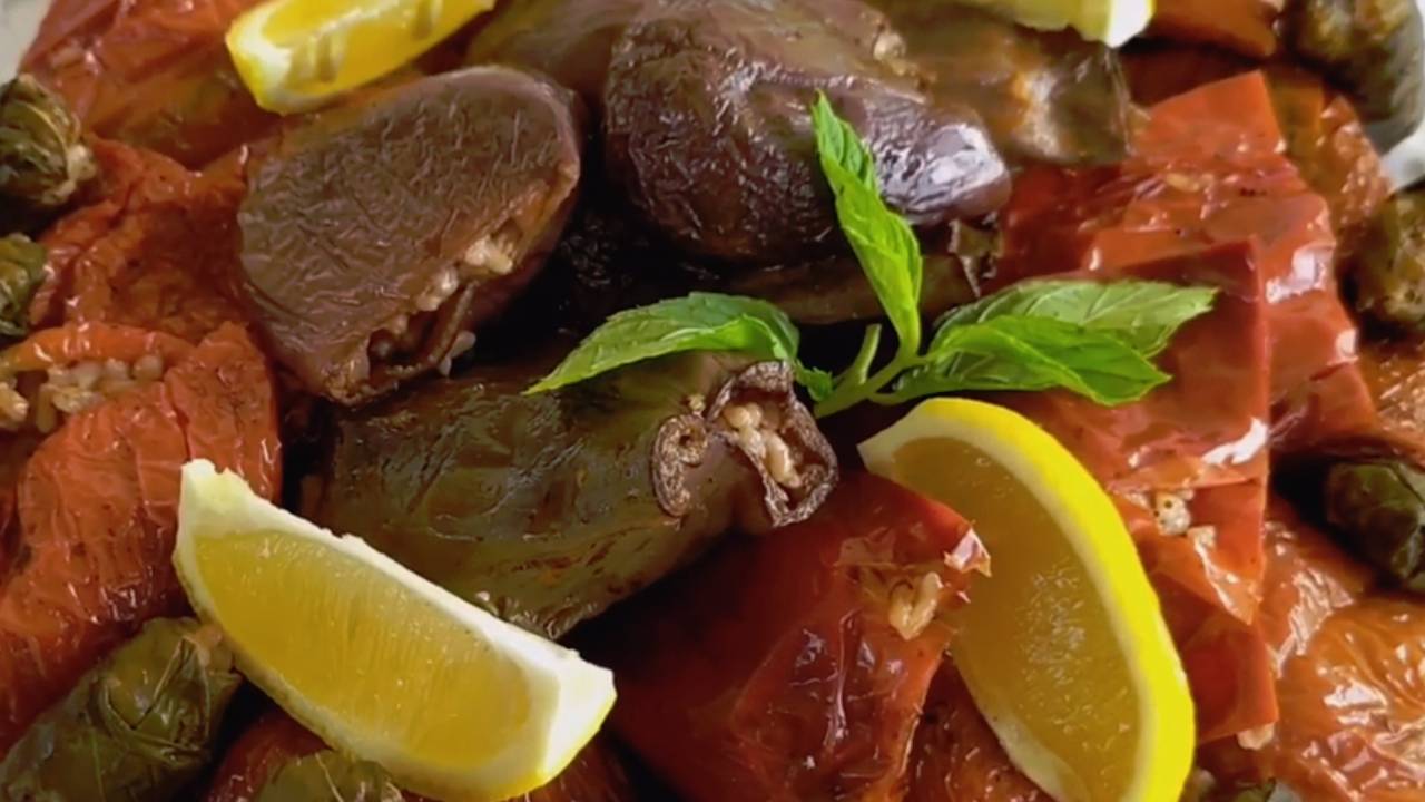 Ekşili Zeytinyağlı Kuru Dolma Nasıl Yapılır?  İşte Püf Noktalarıyla En İyi Kuru Dolma Tarifi