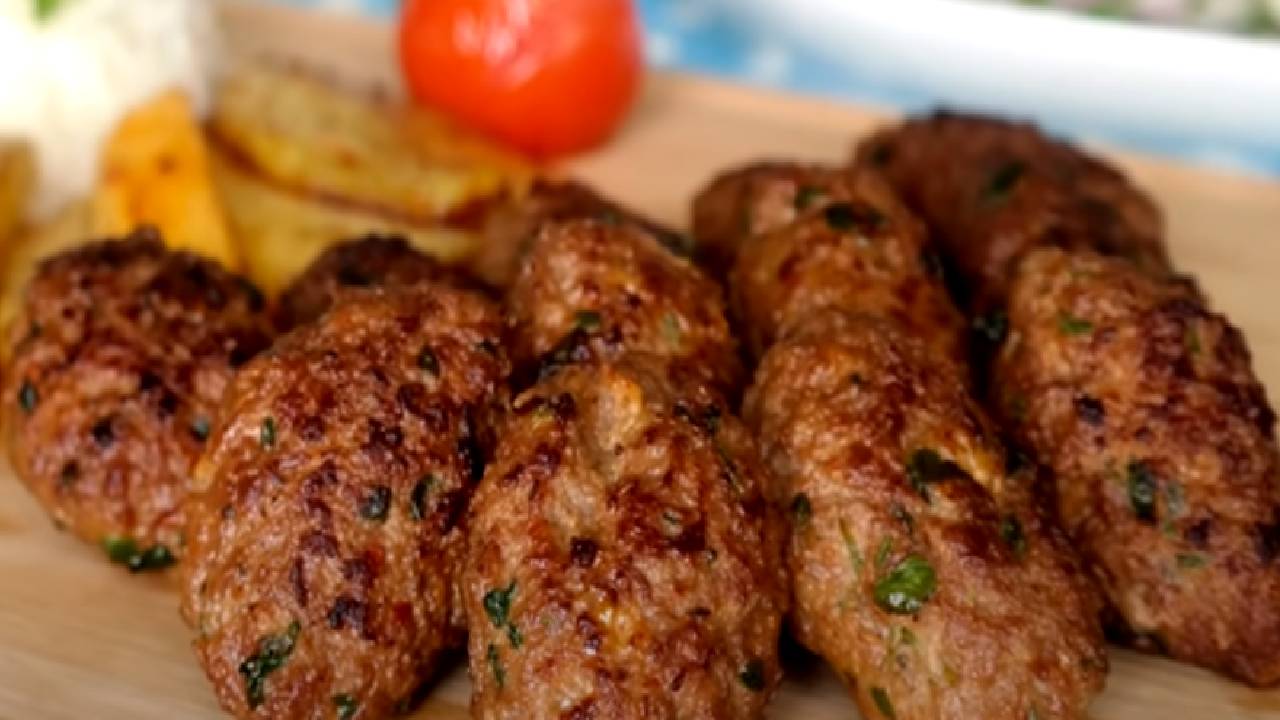Yumurtasız Anne Köftesi Nasıl Yapılır? İşte Dağılmayan Anne Köftesi Tarifi