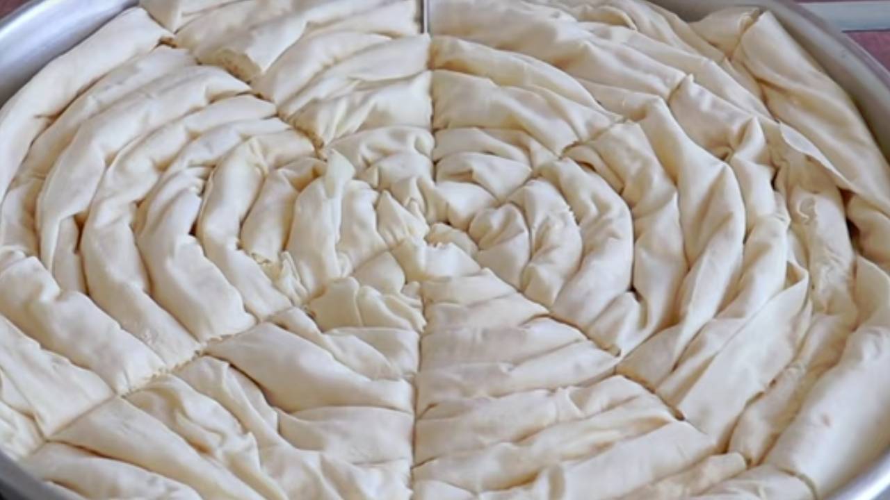 Hazır yufkadan pırasalı börek nasıl yapılır?