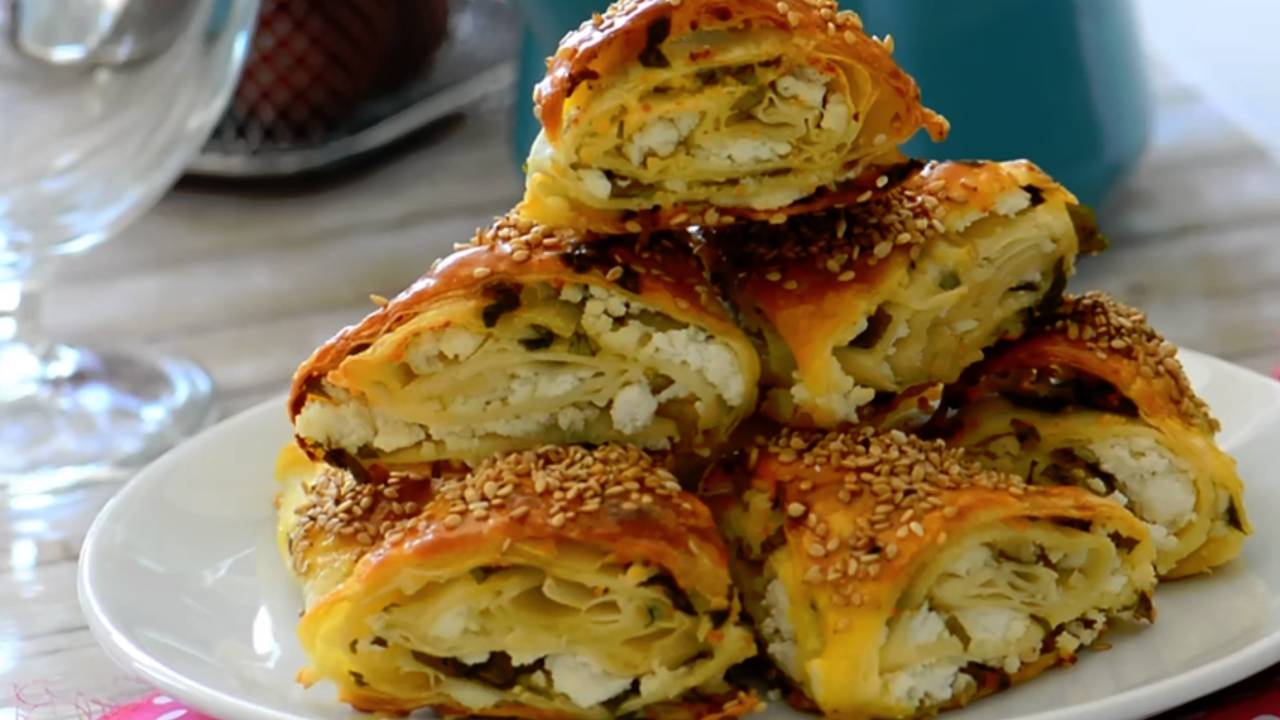 Sarma Derdi Olmayan Pratik Üçgen Börek Tarifi