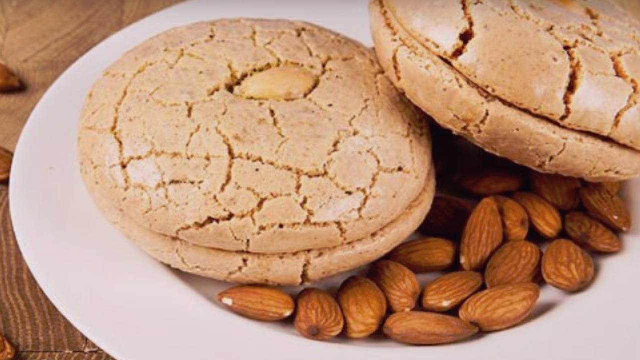 Pastanedeki Gibi Acıbadem Kurabiyesi Nasıl Yapılır?