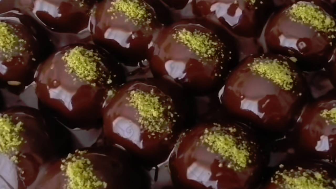 Çikolata Soslu Elmalı Top Tarifi