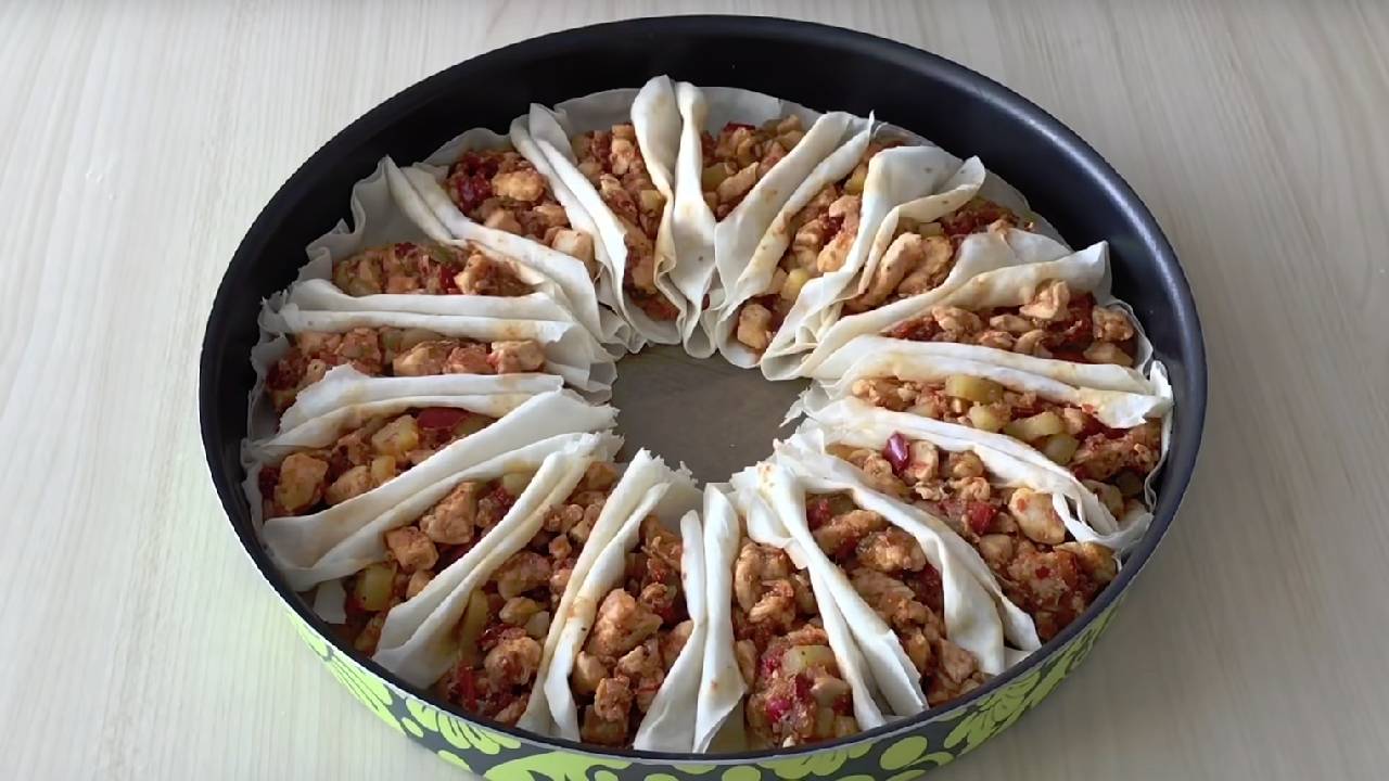 Beşamel Soslu Tavuklu Sandal Nasıl Yapılır