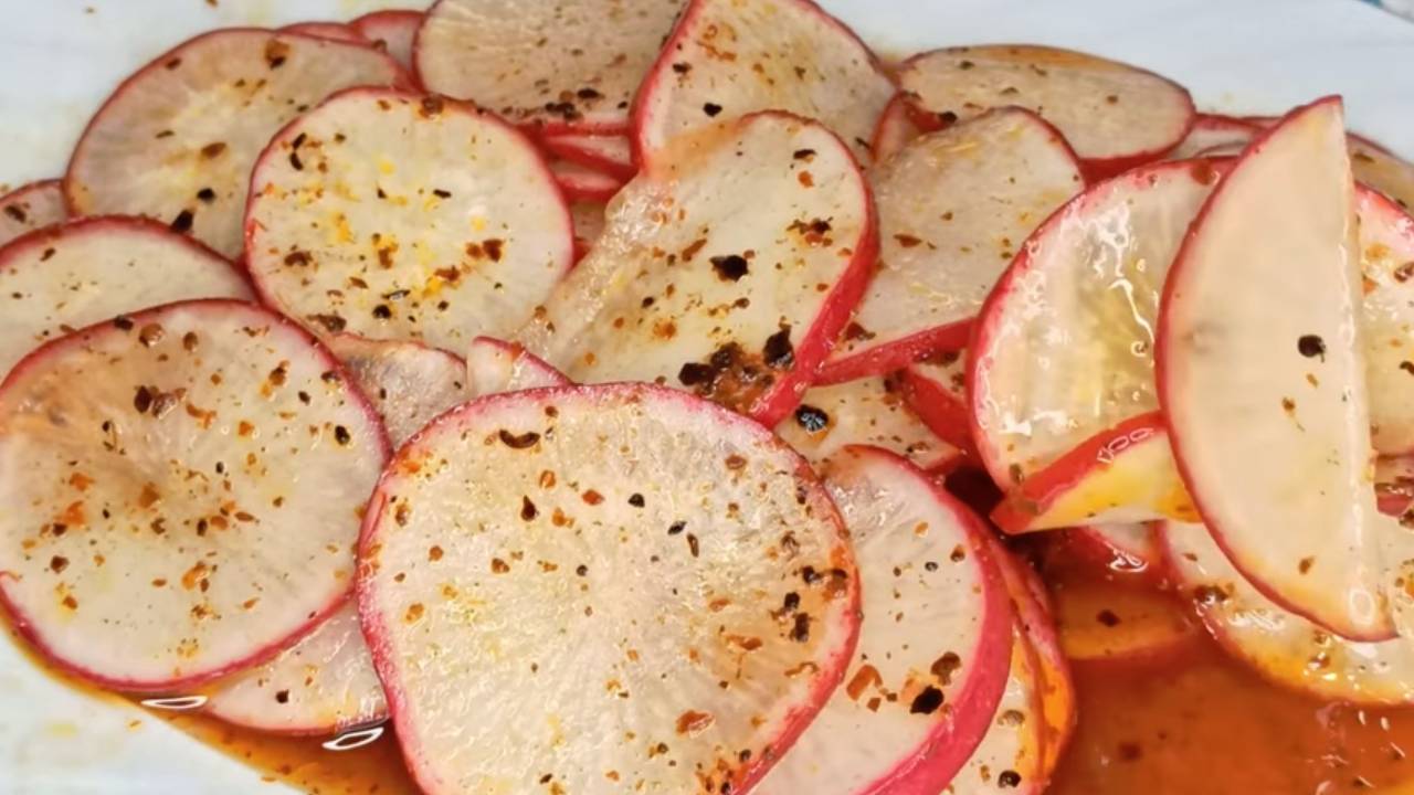 Kebapçı Usulü Turp Mezesi Nasıl Yapılır?