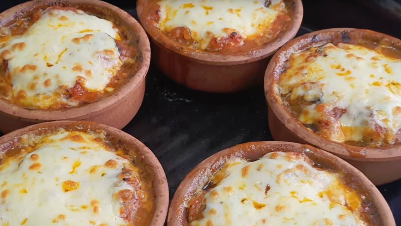 Güveçte Domates Soslu Köfte Nasıl Yapılır, Tarifi Nasıldır?