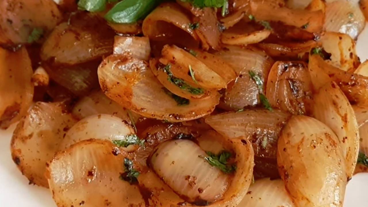 Sirkesiz karamelize soğan mezesi nasıl yapılır?