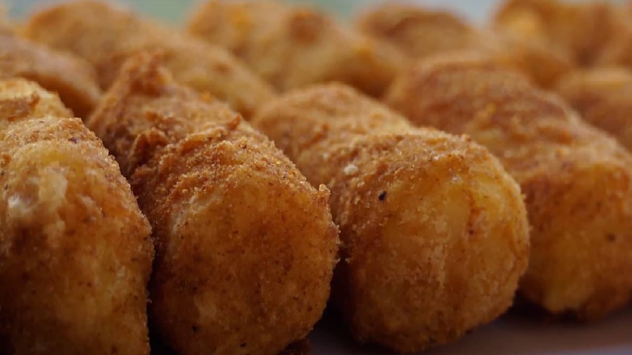 Anneanneler tavsiye ediyor! İşte pişirme sırasında dağılmayan mükemmel patates kroket yapmanın sırları