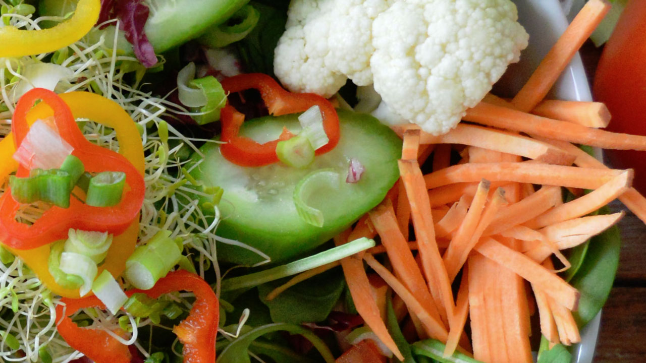 Limonlu sarımsaklı salata sosu