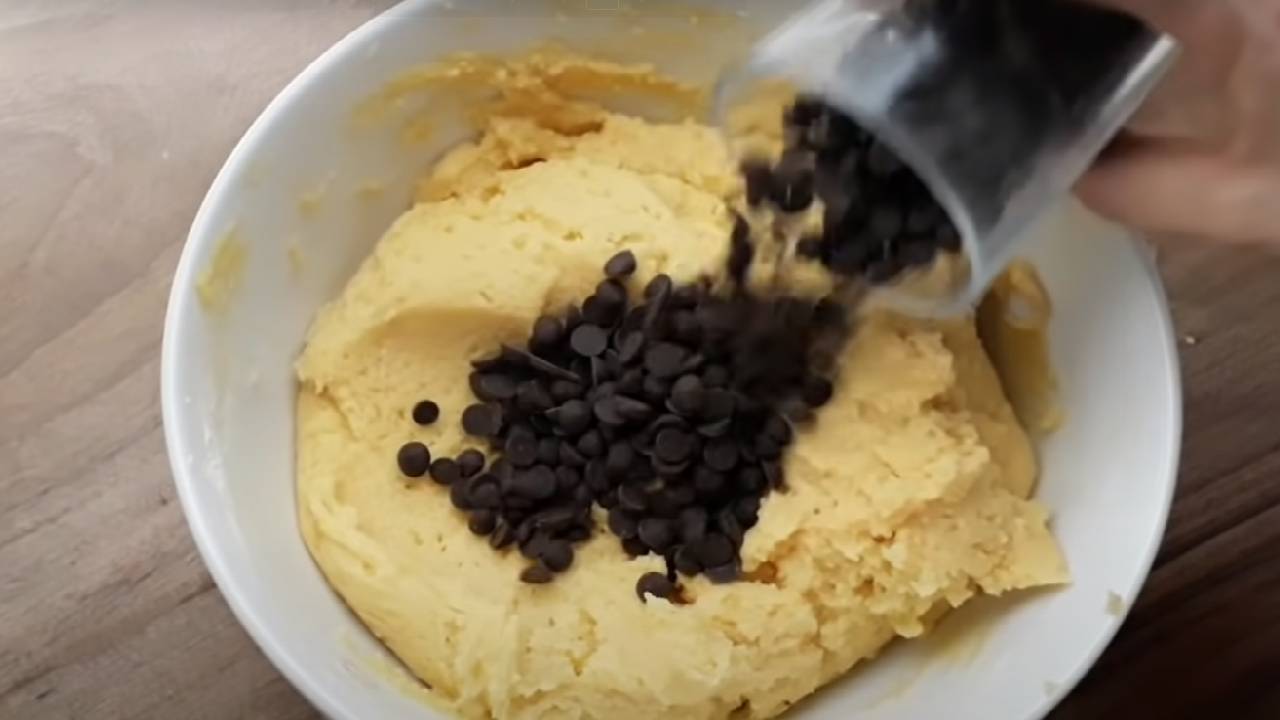 Ağızda dağılan en kolay damla çikolatalı kurabiye tarifi!