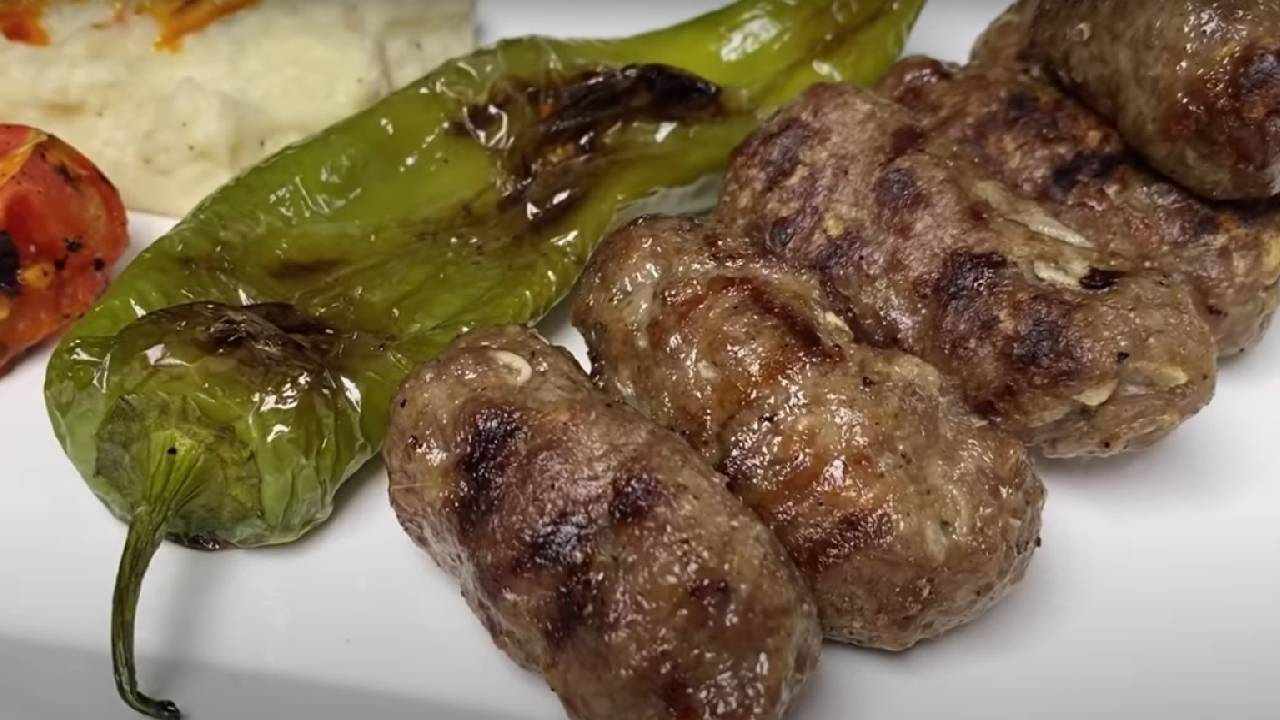 Evde orjinal inegöl köfte nasıl yapılır? Sulu sulu kurumayan inegöl köftenin püf noktaları nelerdir?