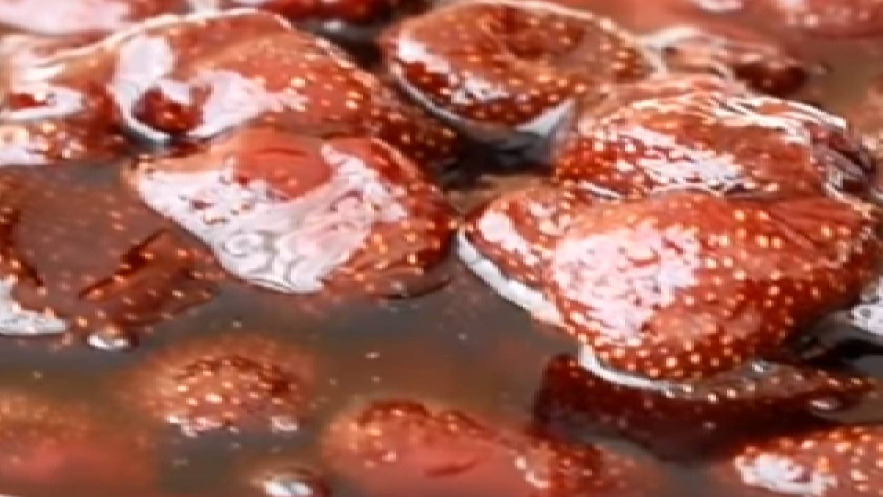 Bu Reçel Sirkeyle Yapılıyor! İşte Tam Kıvamında Balzamik Sirkeli Çilek Reçeli Tarifi