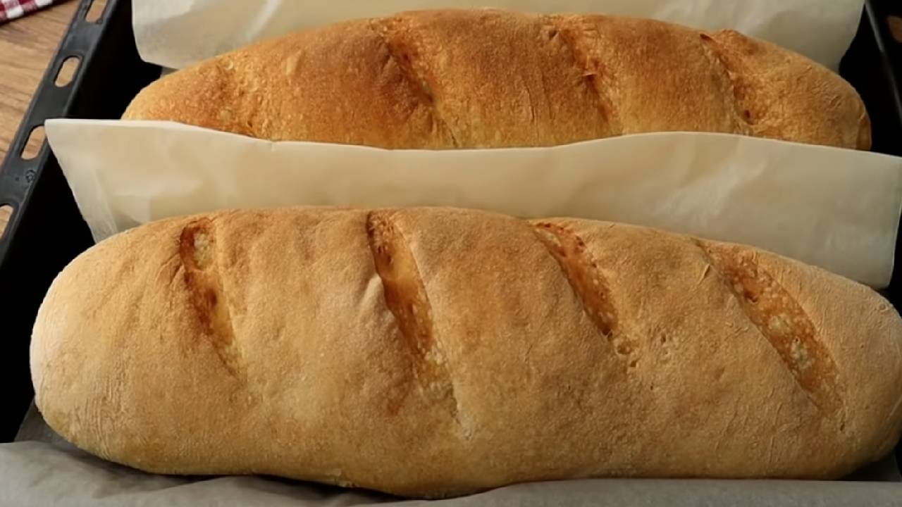 Yiyen hayran kalıyor! İşte 4 malzemeyle fırıncılara taş çıkaran ekmek yapımı