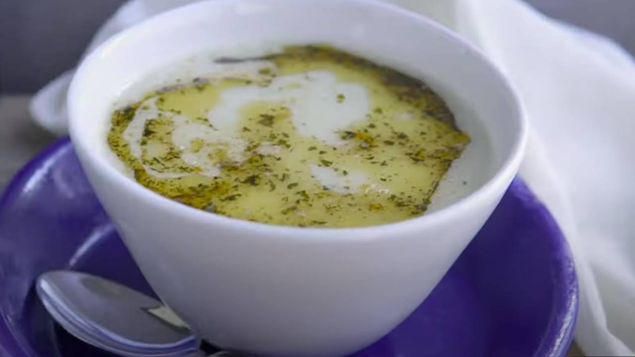 Bu çorba bambaşka, içinde köfte de yoğurt da patates de var! Lezzeti ise efsane...