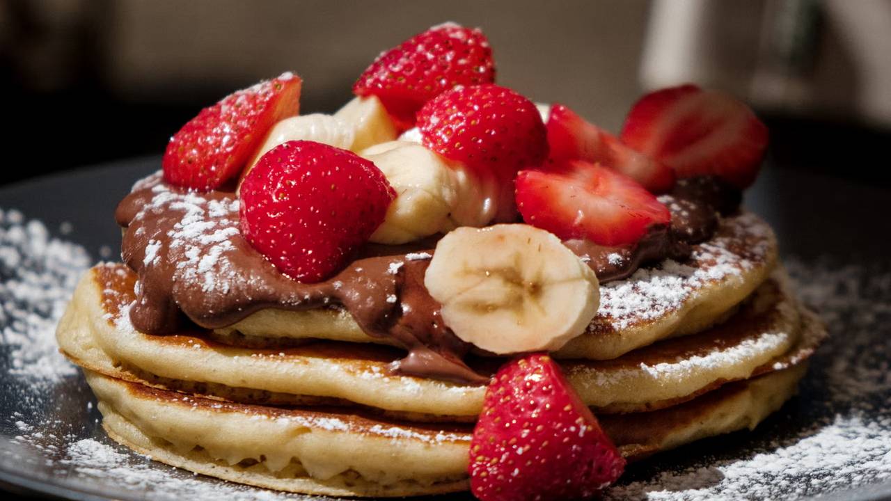 Bu tarifi deneyip pişman olan yok! İşte 2 yumurtayla sünger gibi pankek