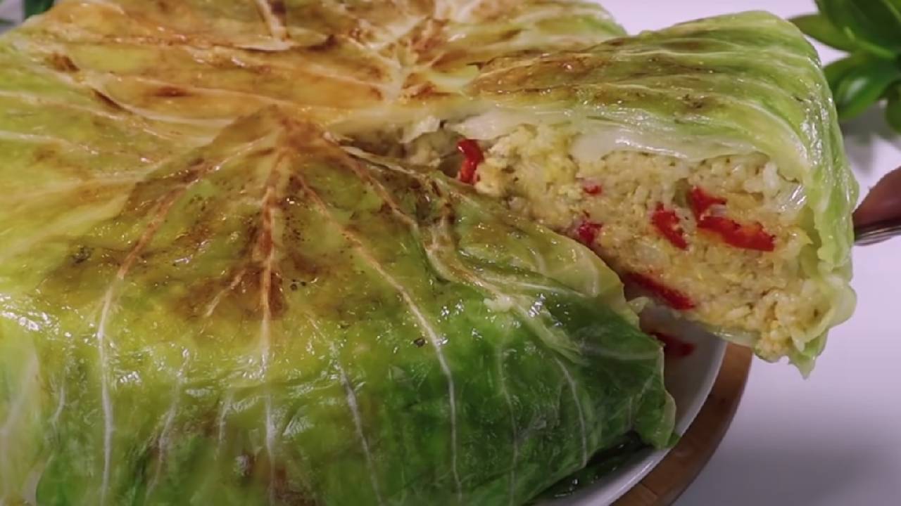 Tavuklu iç harcıyla ezber bozuyor! İşte lahananın en lezzetli ve sıradışı hali...