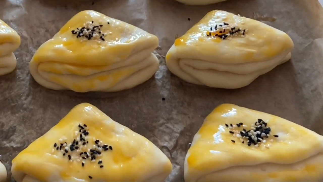 Ünlü pastanenin katları sayılan pamuk gibi poğaça tarifini kaçırmayın