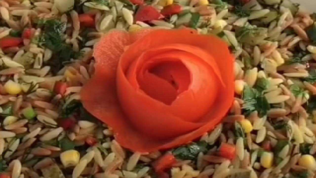 En güzel arpa şehriye salatası nasıl yapılır? Arpa şehriye salatasının içerisine neler konulur?