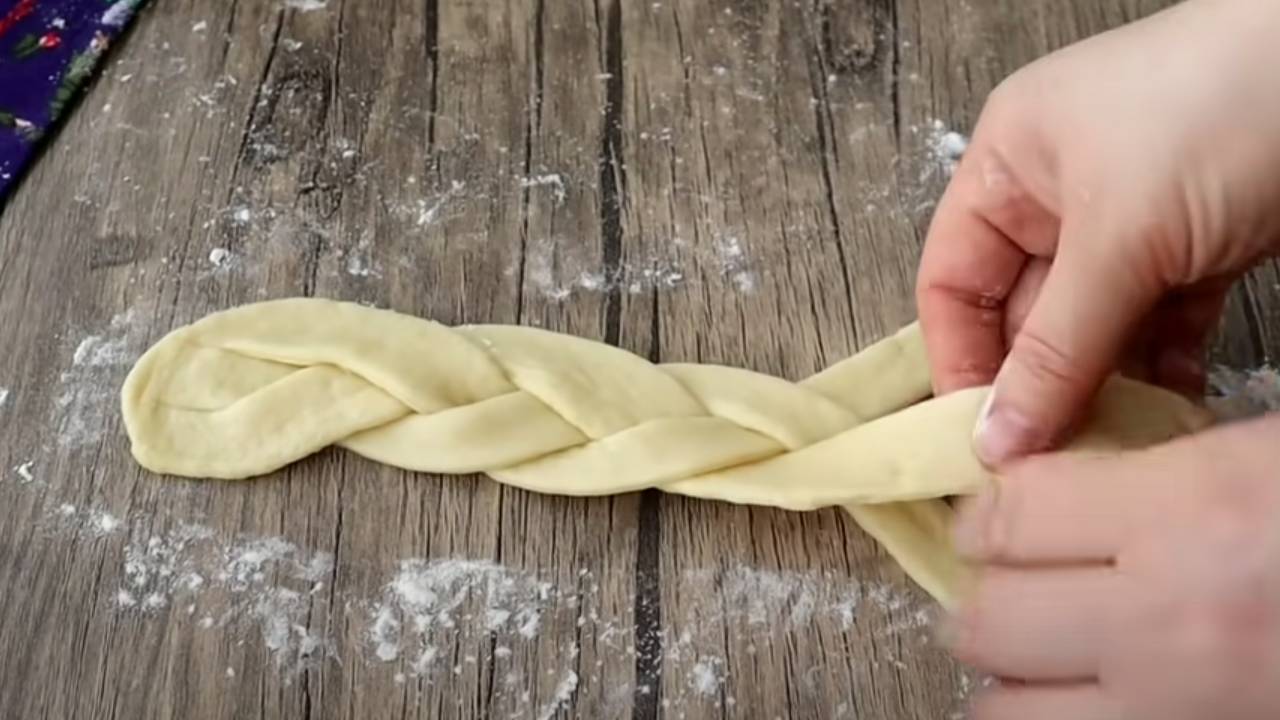 Kat kat kabaran, mayasız bu poğaçalar şekli ile bildiğiniz poğaçaların pabucunu dama attırır!