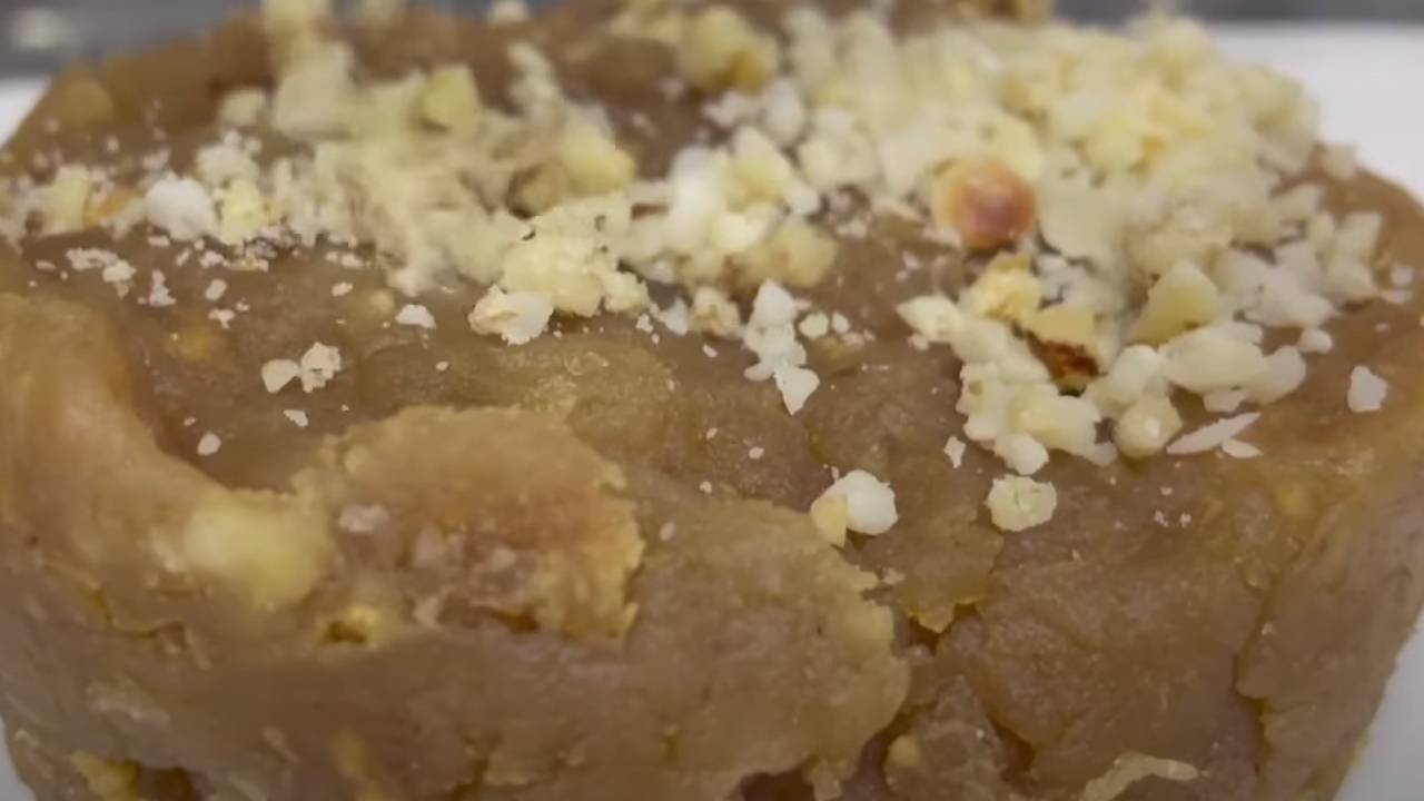 1 bardak sarı leblebiden Saray Mutfağının meşhur unsuz helvası