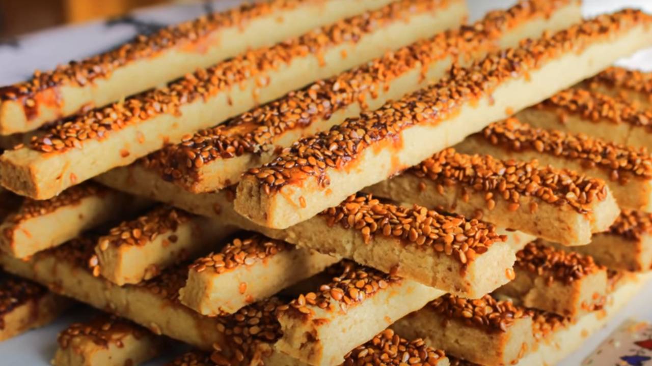 Pastanedekinden alınandan farkı yok! Kıyır kıyır tuzlu çubukları mutlaka deneyin...