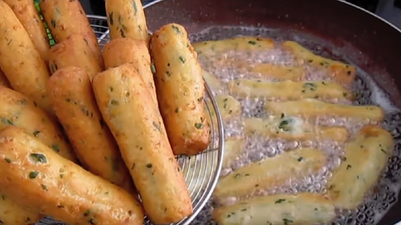 10 dakikada hazır! Mayasız uğraştırmayan peynirli çubuk pişi tarifi