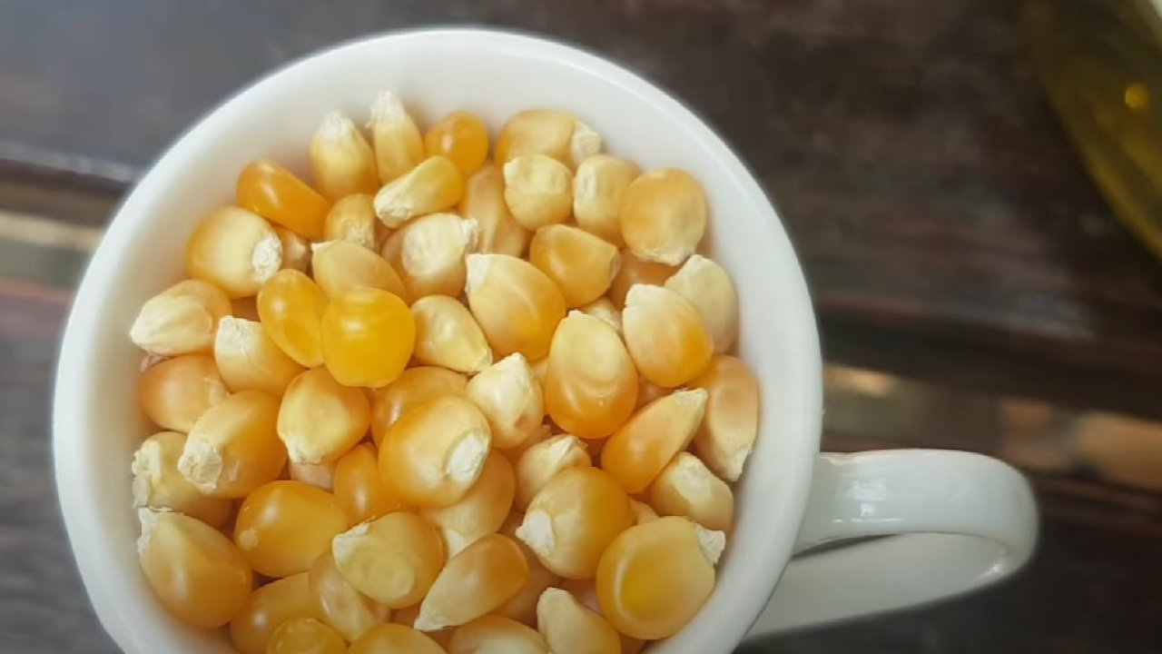 Mısır patlatırken işinize yarayacak mutfak sırrı her bir tanesine kadar patlıyor