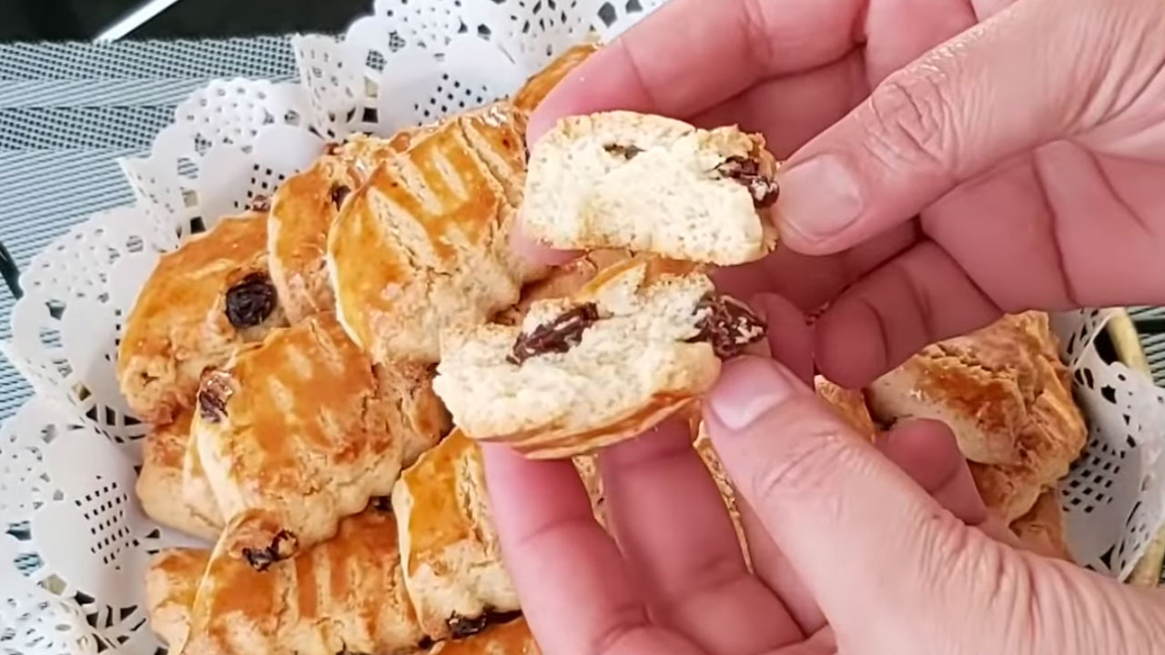 Uzun süre bayatlamayan kıyır kıyır üzümlü kurabiye tarifi