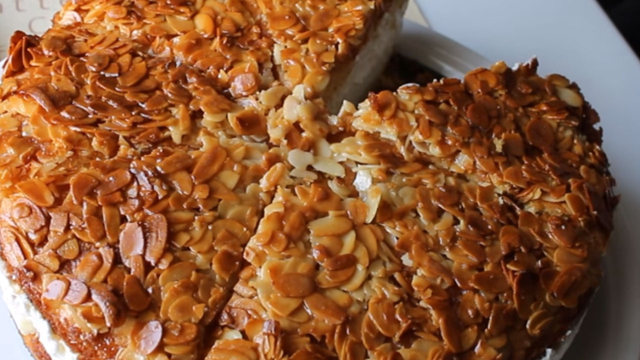 Ballı bademli alman pastası diğer adıyla bienenstich tarifi