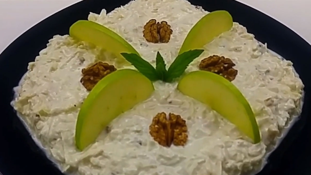 Kerevize alışmak istiyorum ama nasıl diyenlere: Yeşil elmalı kereviz salatası tarifi