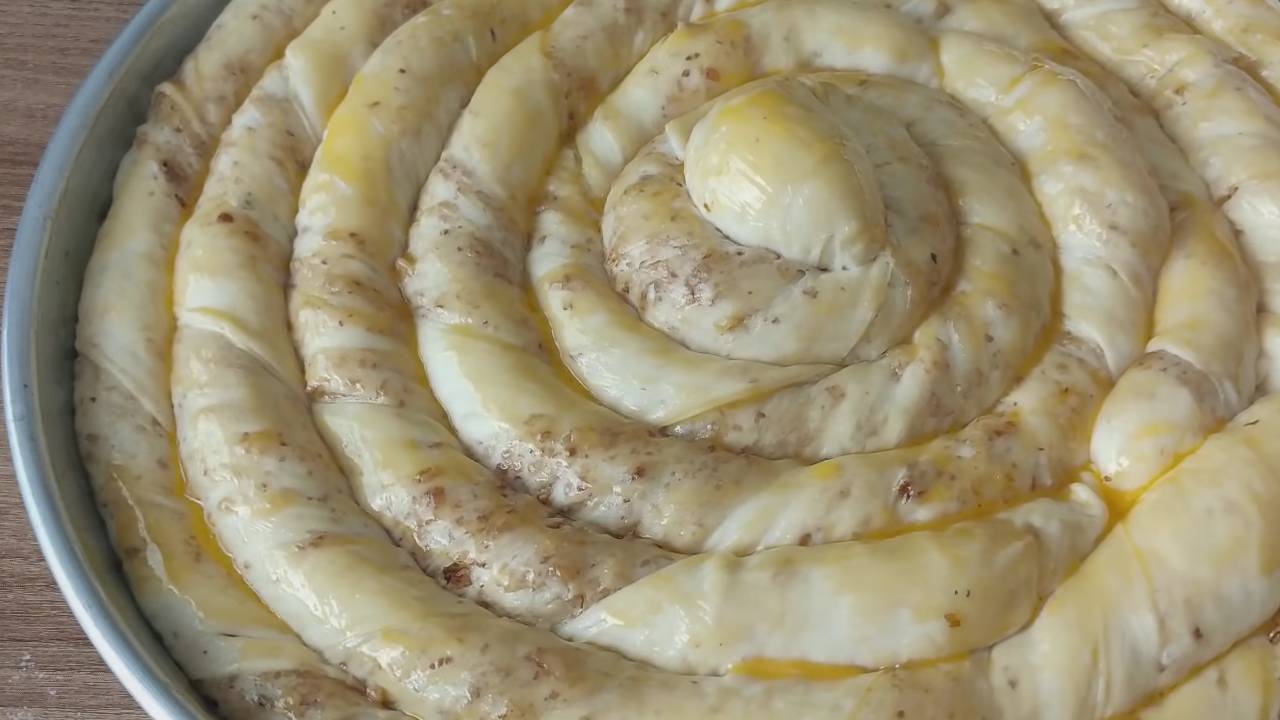 Tel tel ayrılan efsane Amasya Cevizli Bükme Çöreği tarifi